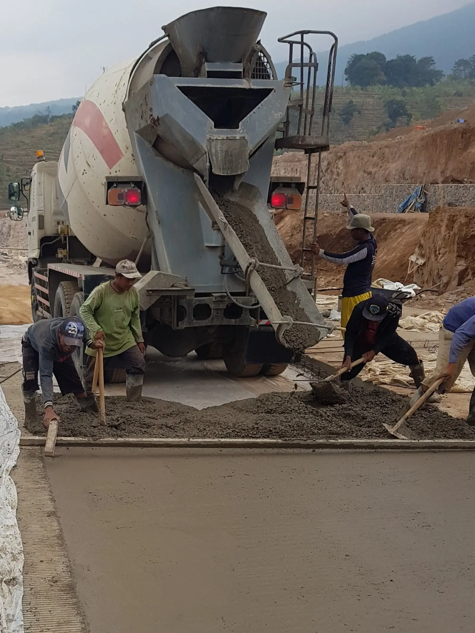Meningkatkan Efisiensi Konstruksi dengan Penggunaan Ready Mix