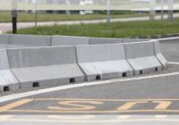 harga road barrier beton